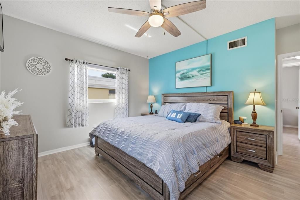 For Sale: $279,000 (2 beds, 2 baths, 1155 Square Feet)
