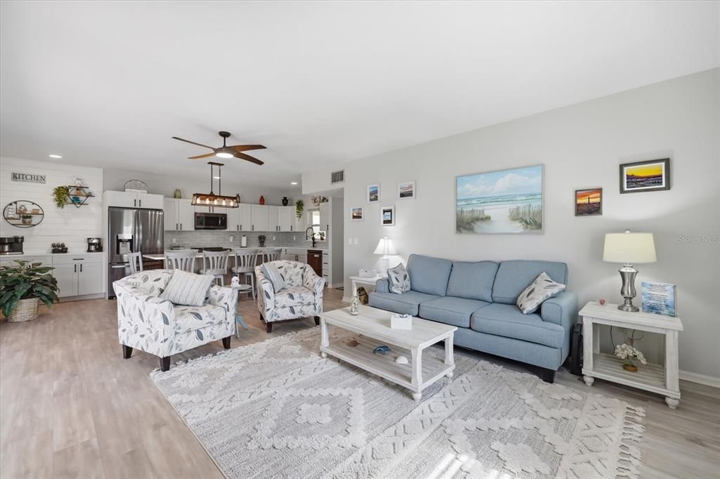 For Sale: $279,000 (2 beds, 2 baths, 1155 Square Feet)
