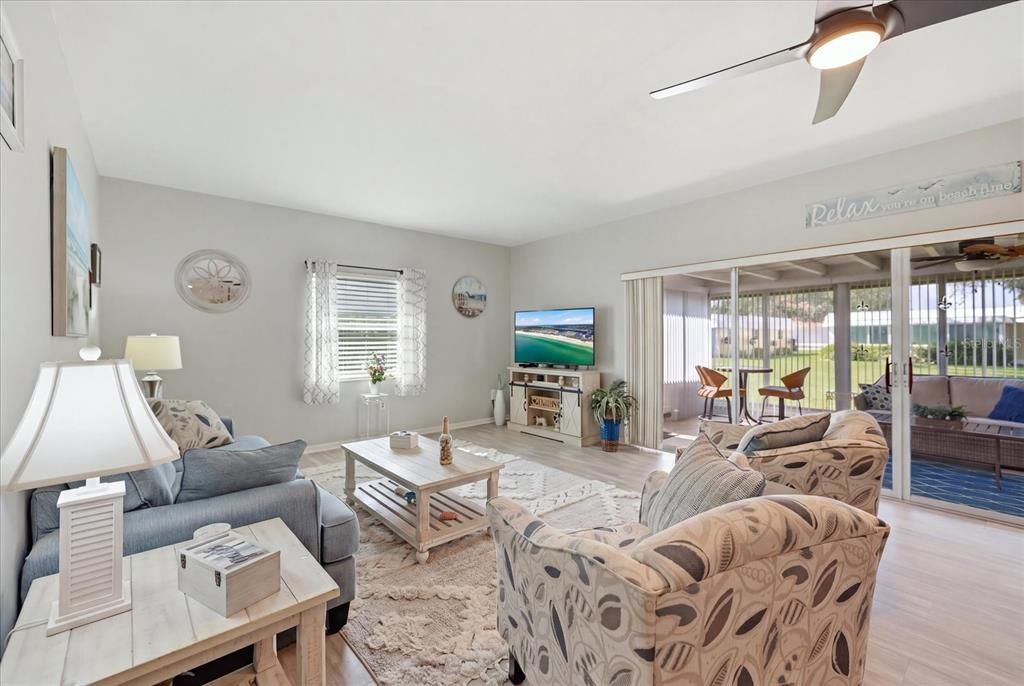 For Sale: $279,000 (2 beds, 2 baths, 1155 Square Feet)