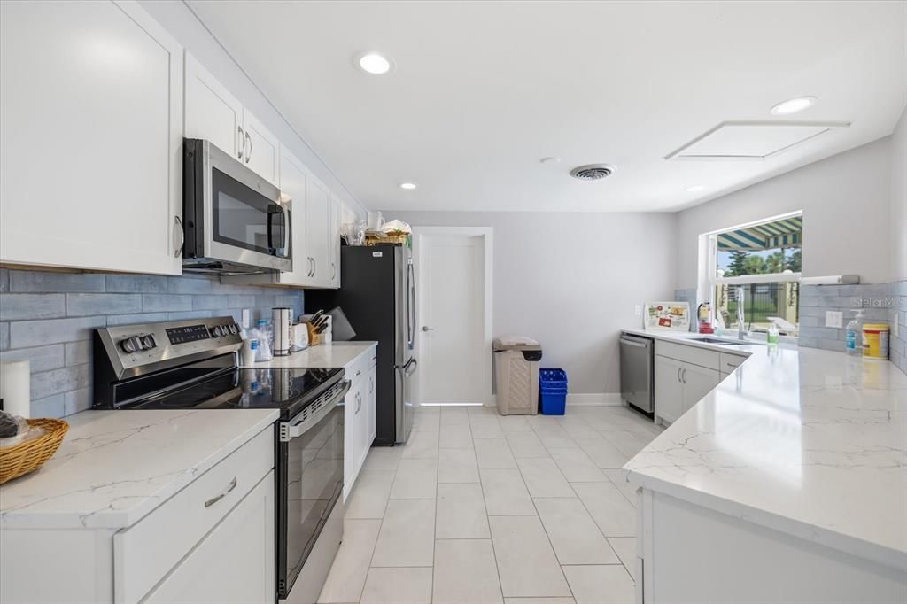For Sale: $279,000 (2 beds, 2 baths, 1155 Square Feet)