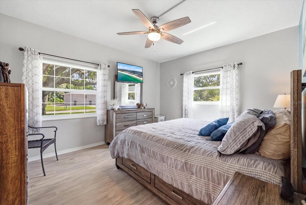 For Sale: $279,000 (2 beds, 2 baths, 1155 Square Feet)