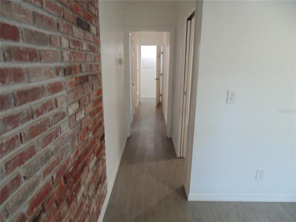 For Sale: $299,000 (2 beds, 2 baths, 1324 Square Feet)