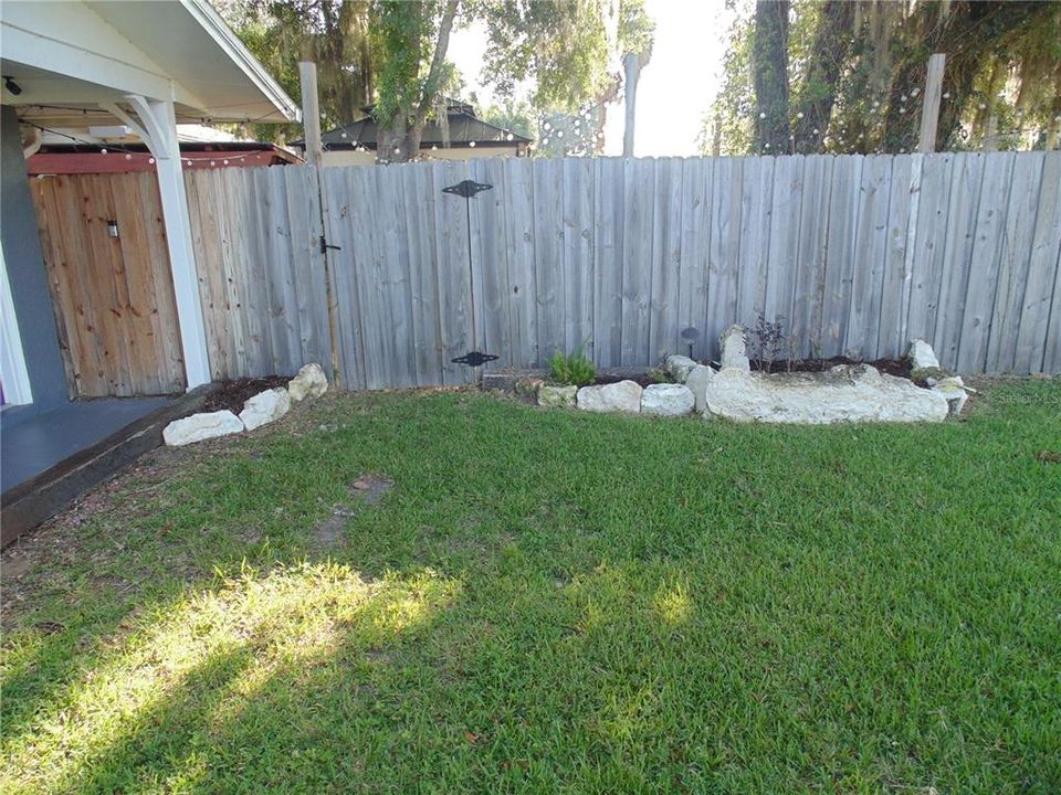 For Sale: $299,000 (2 beds, 2 baths, 1324 Square Feet)