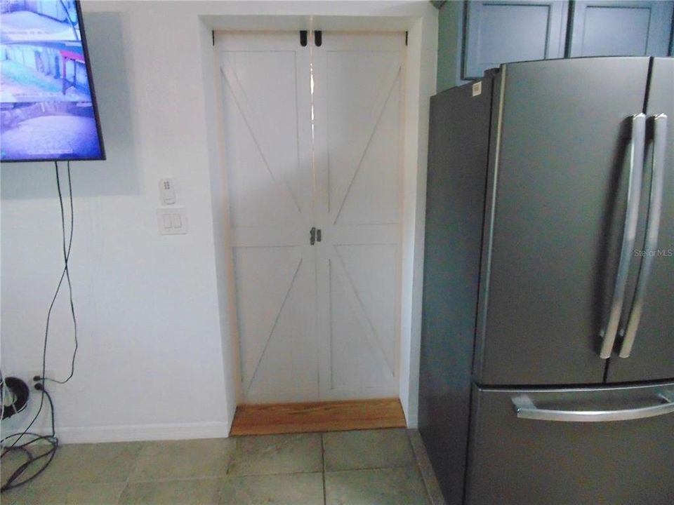 For Sale: $299,000 (2 beds, 2 baths, 1324 Square Feet)
