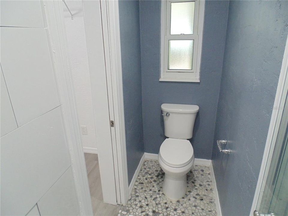 For Sale: $299,000 (2 beds, 2 baths, 1324 Square Feet)