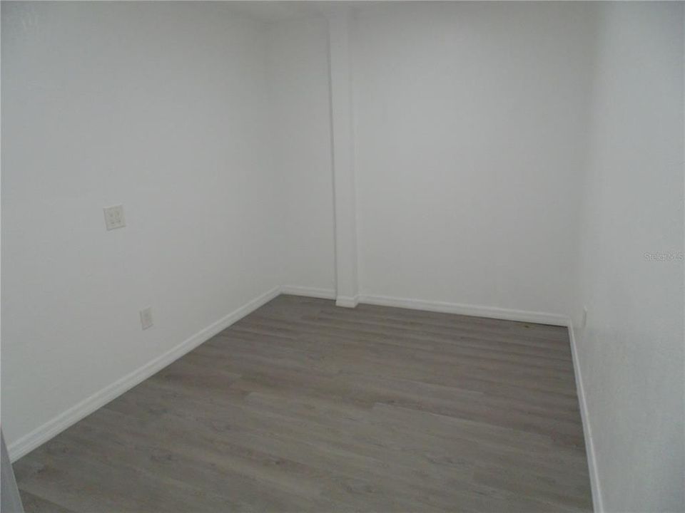 For Sale: $299,000 (2 beds, 2 baths, 1324 Square Feet)
