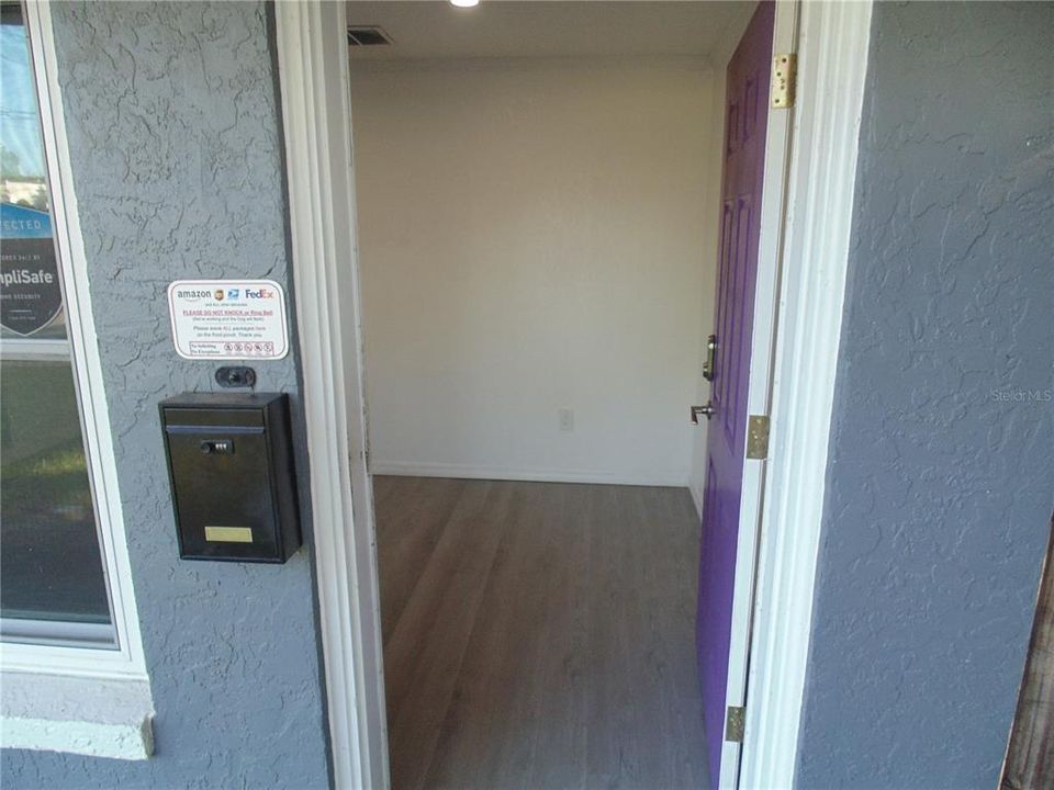 For Sale: $299,000 (2 beds, 2 baths, 1324 Square Feet)