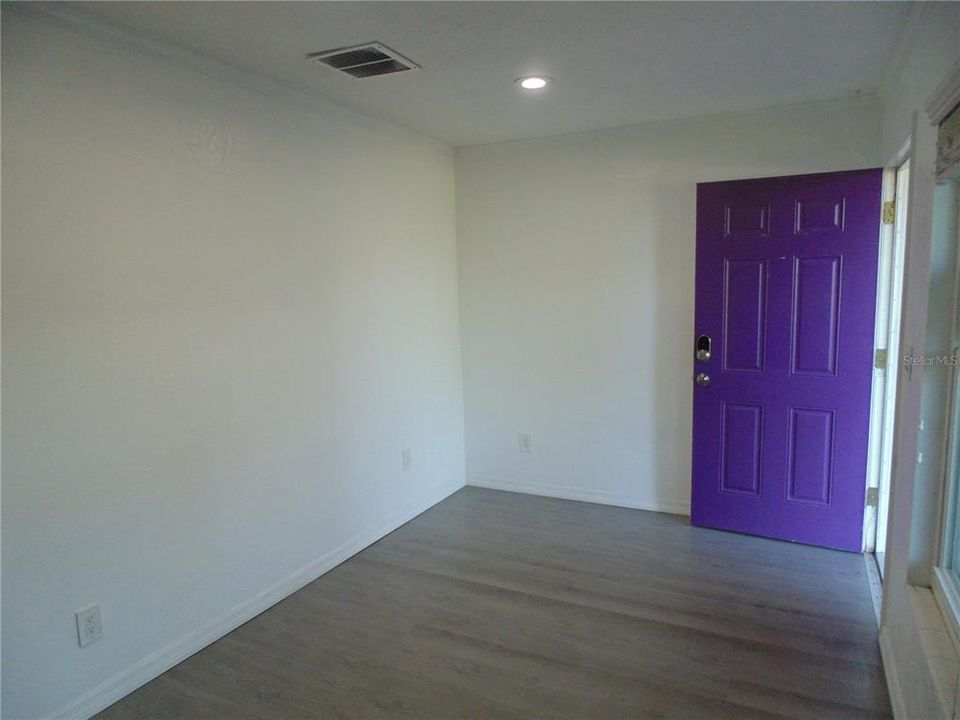 For Sale: $299,000 (2 beds, 2 baths, 1324 Square Feet)