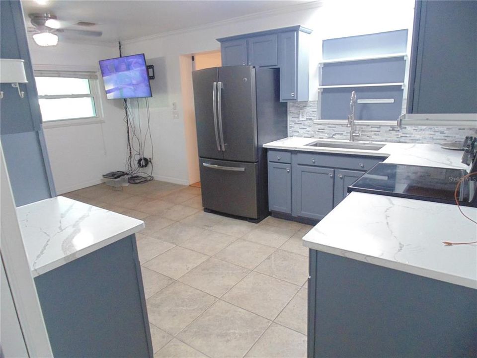 For Sale: $299,000 (2 beds, 2 baths, 1324 Square Feet)