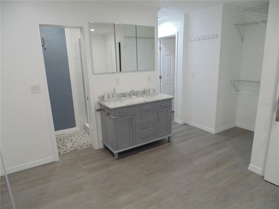 For Sale: $299,000 (2 beds, 2 baths, 1324 Square Feet)