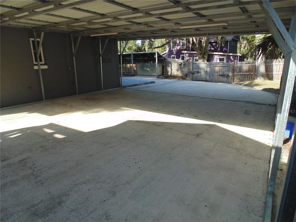For Sale: $299,000 (2 beds, 2 baths, 1324 Square Feet)