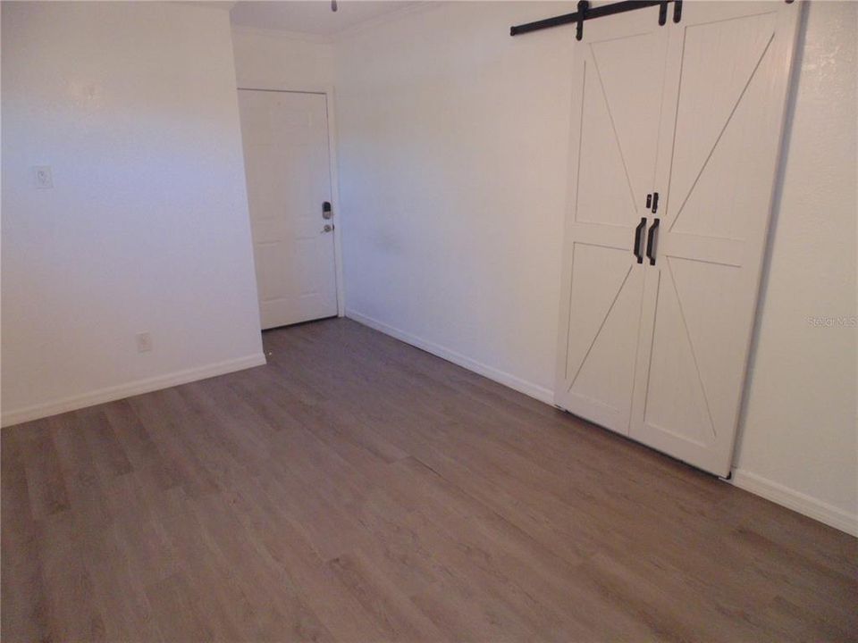 For Sale: $299,000 (2 beds, 2 baths, 1324 Square Feet)