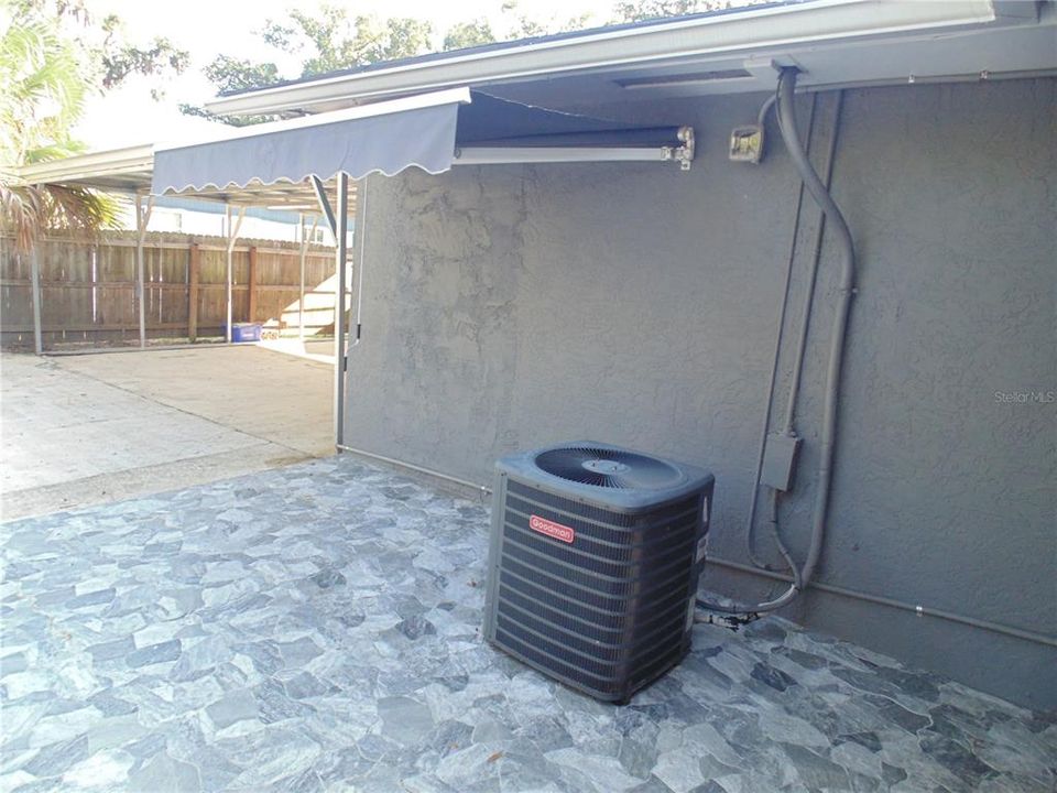 For Sale: $299,000 (2 beds, 2 baths, 1324 Square Feet)