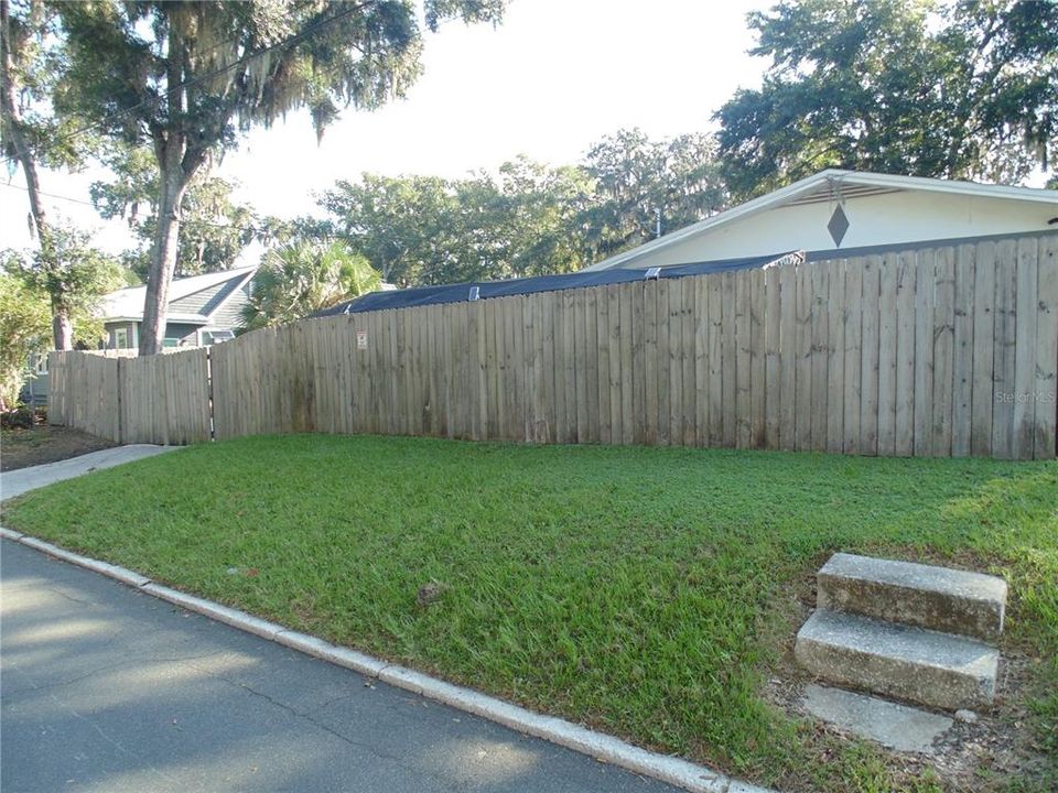 For Sale: $299,000 (2 beds, 2 baths, 1324 Square Feet)