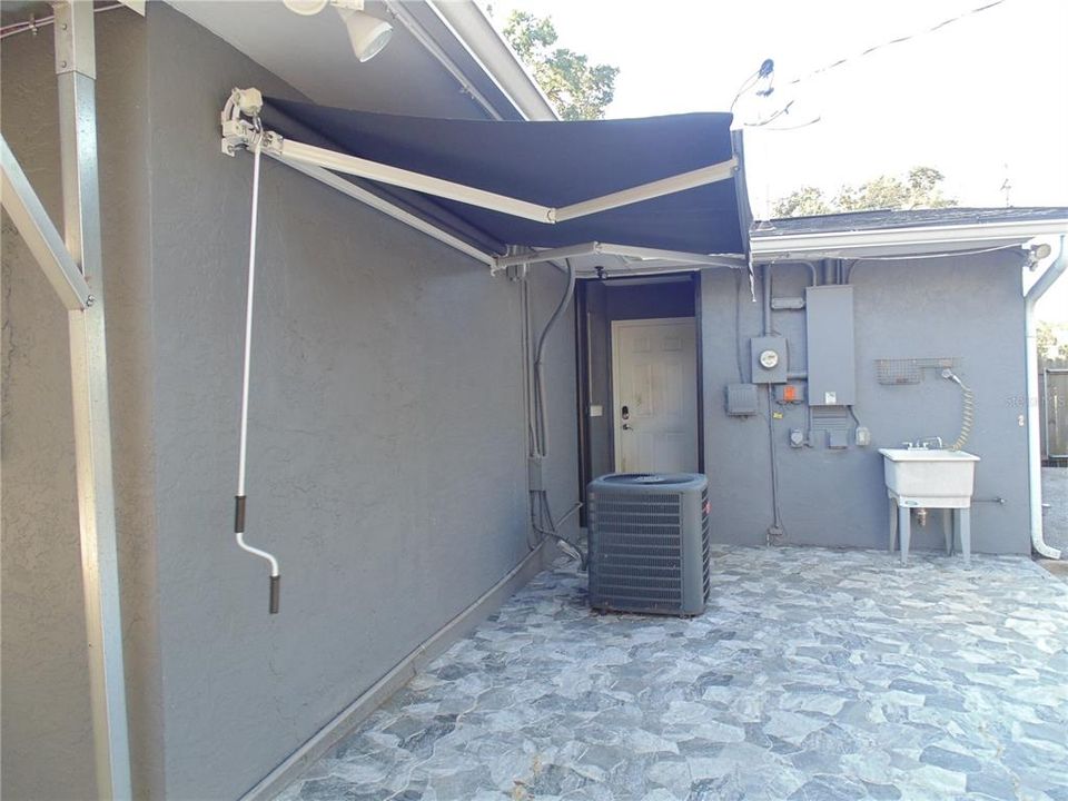 For Sale: $299,000 (2 beds, 2 baths, 1324 Square Feet)