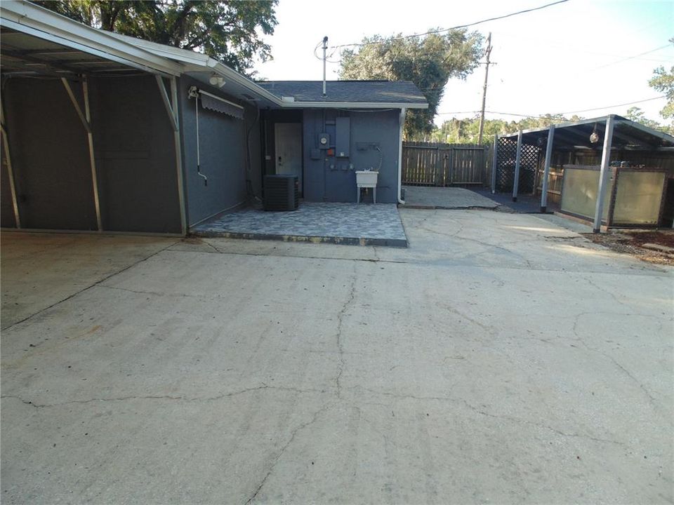 For Sale: $299,000 (2 beds, 2 baths, 1324 Square Feet)