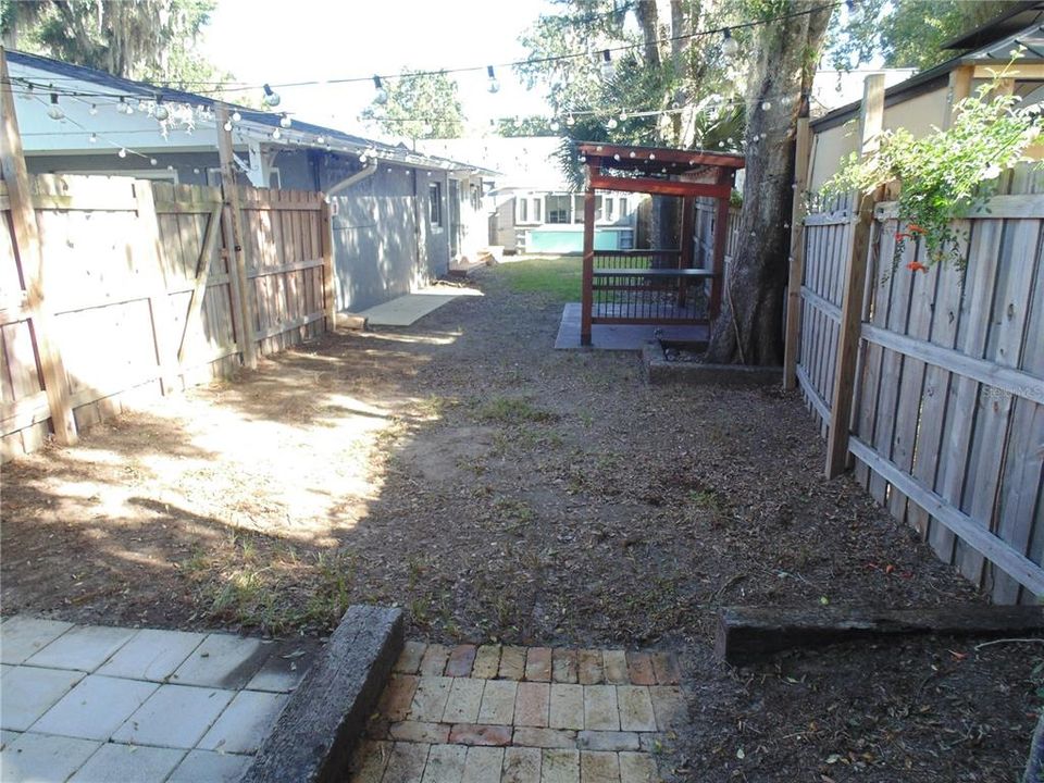 For Sale: $299,000 (2 beds, 2 baths, 1324 Square Feet)