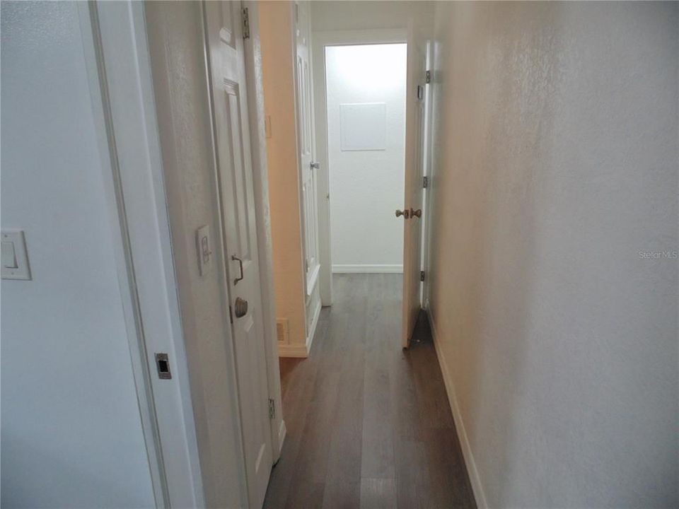 For Sale: $299,000 (2 beds, 2 baths, 1324 Square Feet)