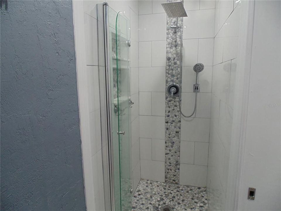 For Sale: $299,000 (2 beds, 2 baths, 1324 Square Feet)