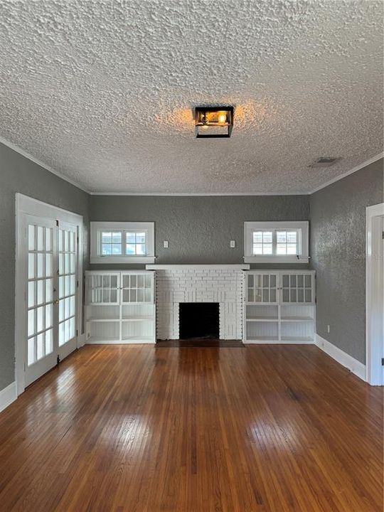 For Rent: $2,295 (2 beds, 1 baths, 1160 Square Feet)