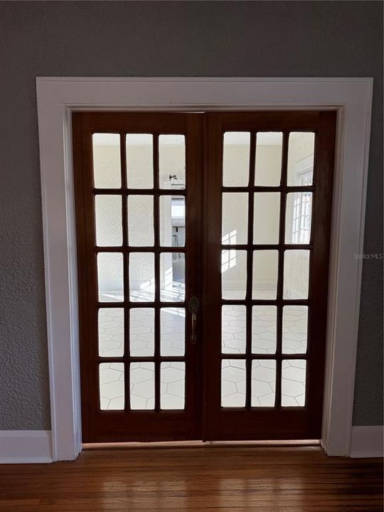 For Rent: $2,295 (2 beds, 1 baths, 1160 Square Feet)