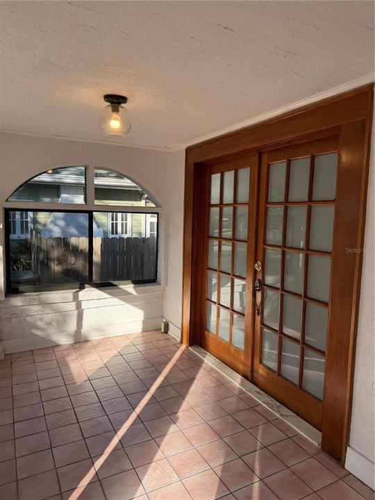 For Rent: $2,295 (2 beds, 1 baths, 1160 Square Feet)