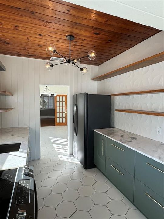 For Rent: $2,295 (2 beds, 1 baths, 1160 Square Feet)