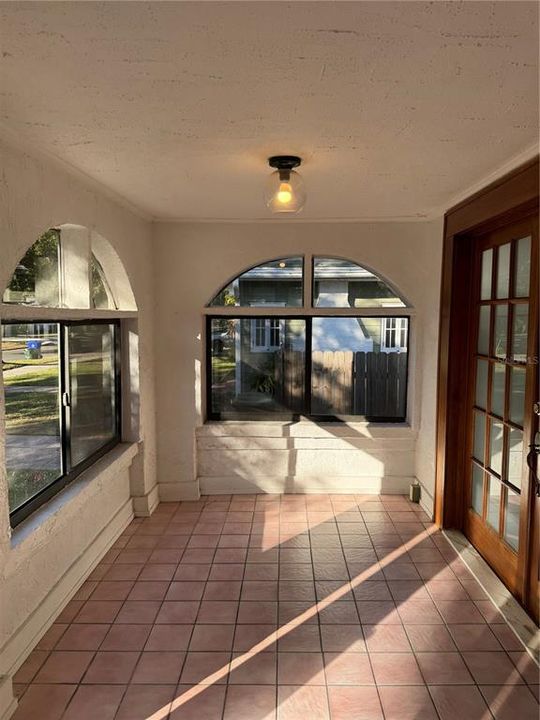 For Rent: $2,295 (2 beds, 1 baths, 1160 Square Feet)