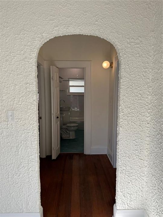 For Rent: $2,295 (2 beds, 1 baths, 1160 Square Feet)