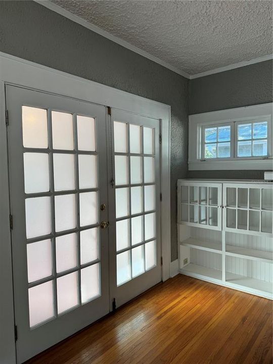 For Rent: $2,295 (2 beds, 1 baths, 1160 Square Feet)
