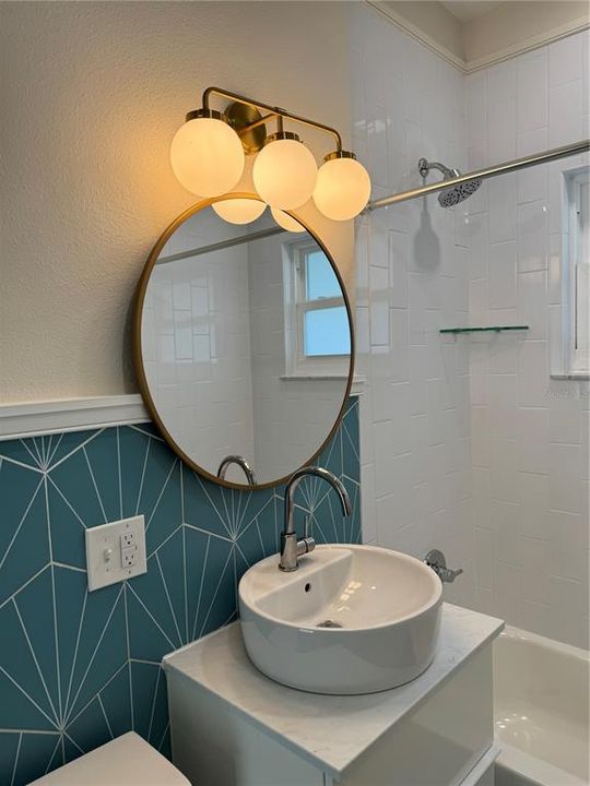 For Rent: $2,295 (2 beds, 1 baths, 1160 Square Feet)