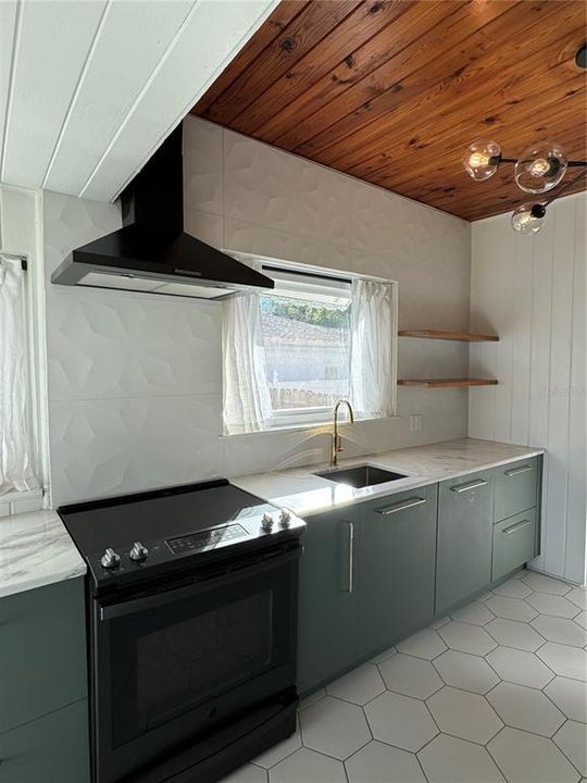 For Rent: $2,295 (2 beds, 1 baths, 1160 Square Feet)