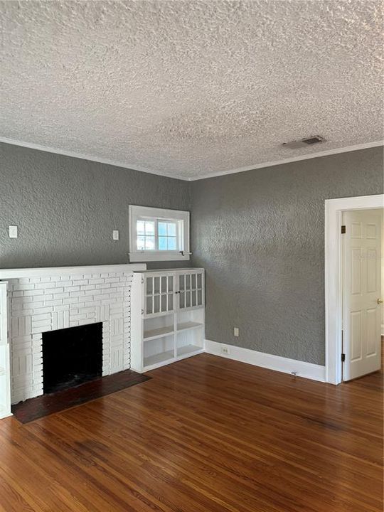 For Rent: $2,295 (2 beds, 1 baths, 1160 Square Feet)