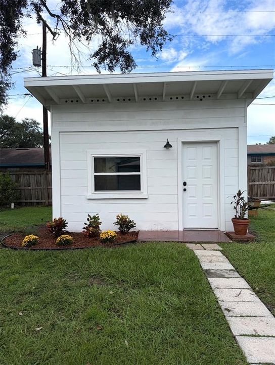 For Rent: $2,295 (2 beds, 1 baths, 1160 Square Feet)