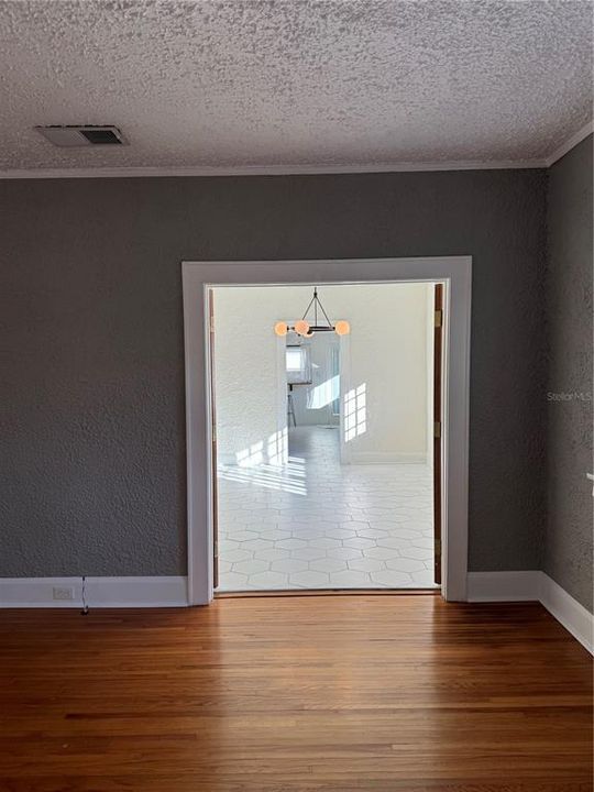 For Rent: $2,295 (2 beds, 1 baths, 1160 Square Feet)