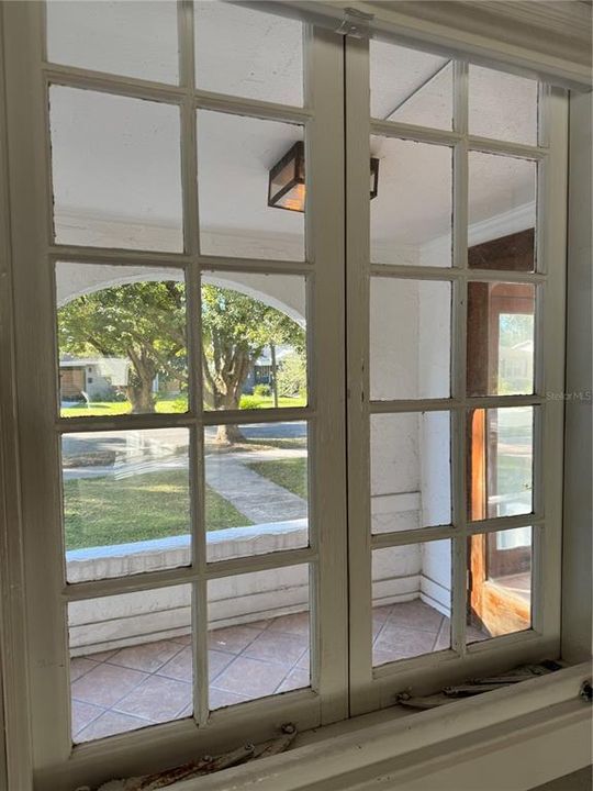 For Rent: $2,295 (2 beds, 1 baths, 1160 Square Feet)