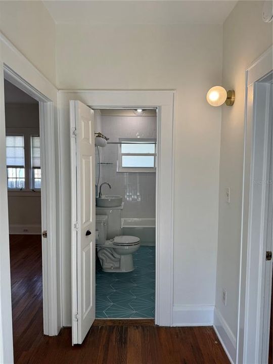For Rent: $2,295 (2 beds, 1 baths, 1160 Square Feet)