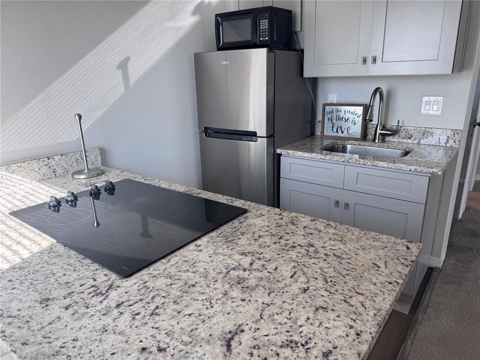 For Rent: $1,700 (1 beds, 1 baths, 850 Square Feet)