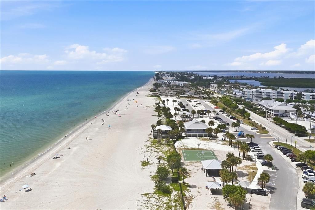 For Sale: $599,900 (2 beds, 2 baths, 1821 Square Feet)