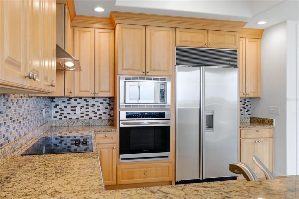 For Sale: $599,900 (2 beds, 2 baths, 1821 Square Feet)