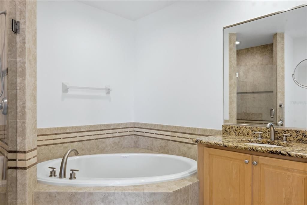For Sale: $599,900 (2 beds, 2 baths, 1821 Square Feet)