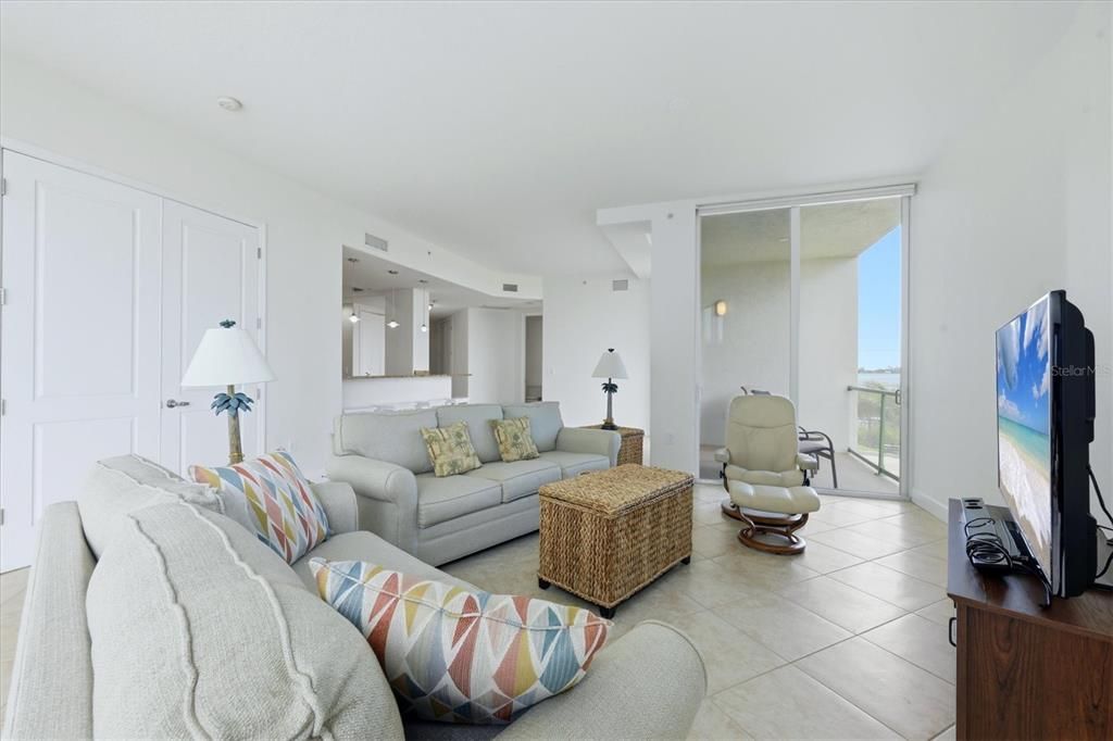 For Sale: $599,900 (2 beds, 2 baths, 1821 Square Feet)