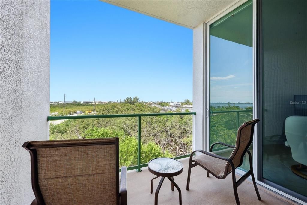 For Sale: $599,900 (2 beds, 2 baths, 1821 Square Feet)