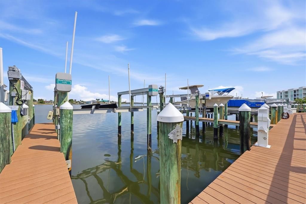 For Sale: $599,900 (2 beds, 2 baths, 1821 Square Feet)
