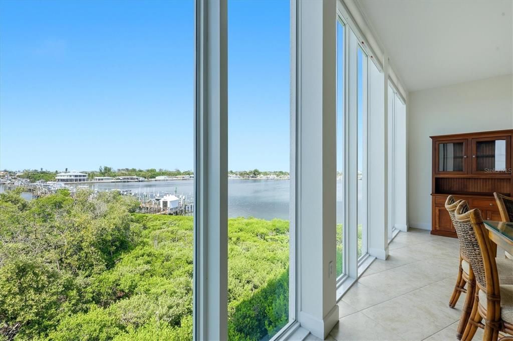 For Sale: $599,900 (2 beds, 2 baths, 1821 Square Feet)