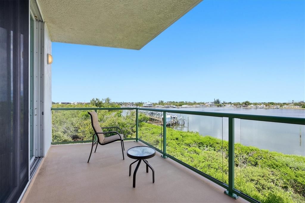For Sale: $599,900 (2 beds, 2 baths, 1821 Square Feet)