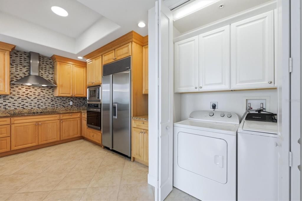 For Sale: $599,900 (2 beds, 2 baths, 1821 Square Feet)