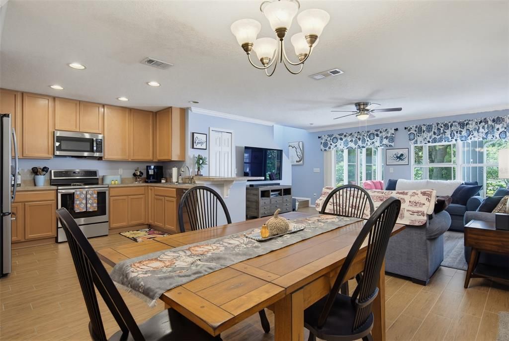 For Sale: $267,000 (3 beds, 2 baths, 1496 Square Feet)