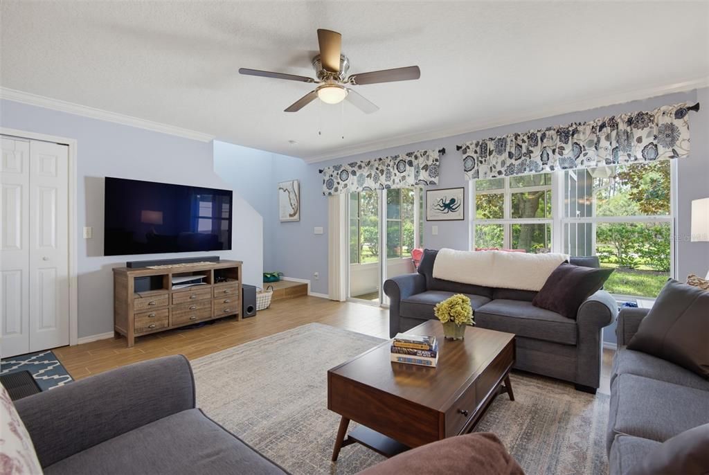 For Sale: $267,000 (3 beds, 2 baths, 1496 Square Feet)