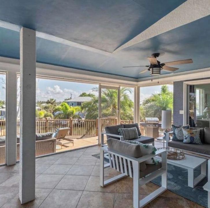 En Venta: $1,249,000 (4 camas, 3 baños, 2950 Pies cuadrados)
